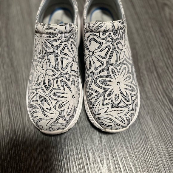 Nurse Mates Shoes - Nurse Mates Black and White Moccasins with Geometric Pattern